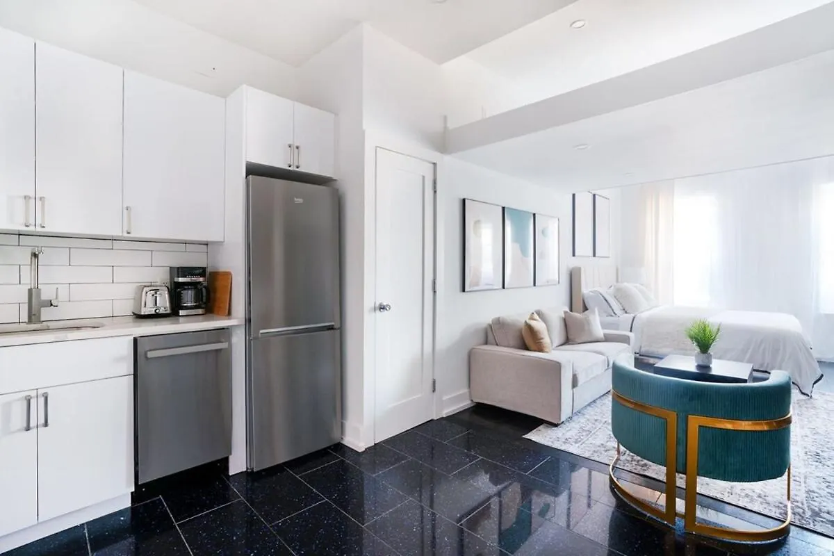 444-5C Newly Renovated Studio Midtown West W&D ニューヨーク