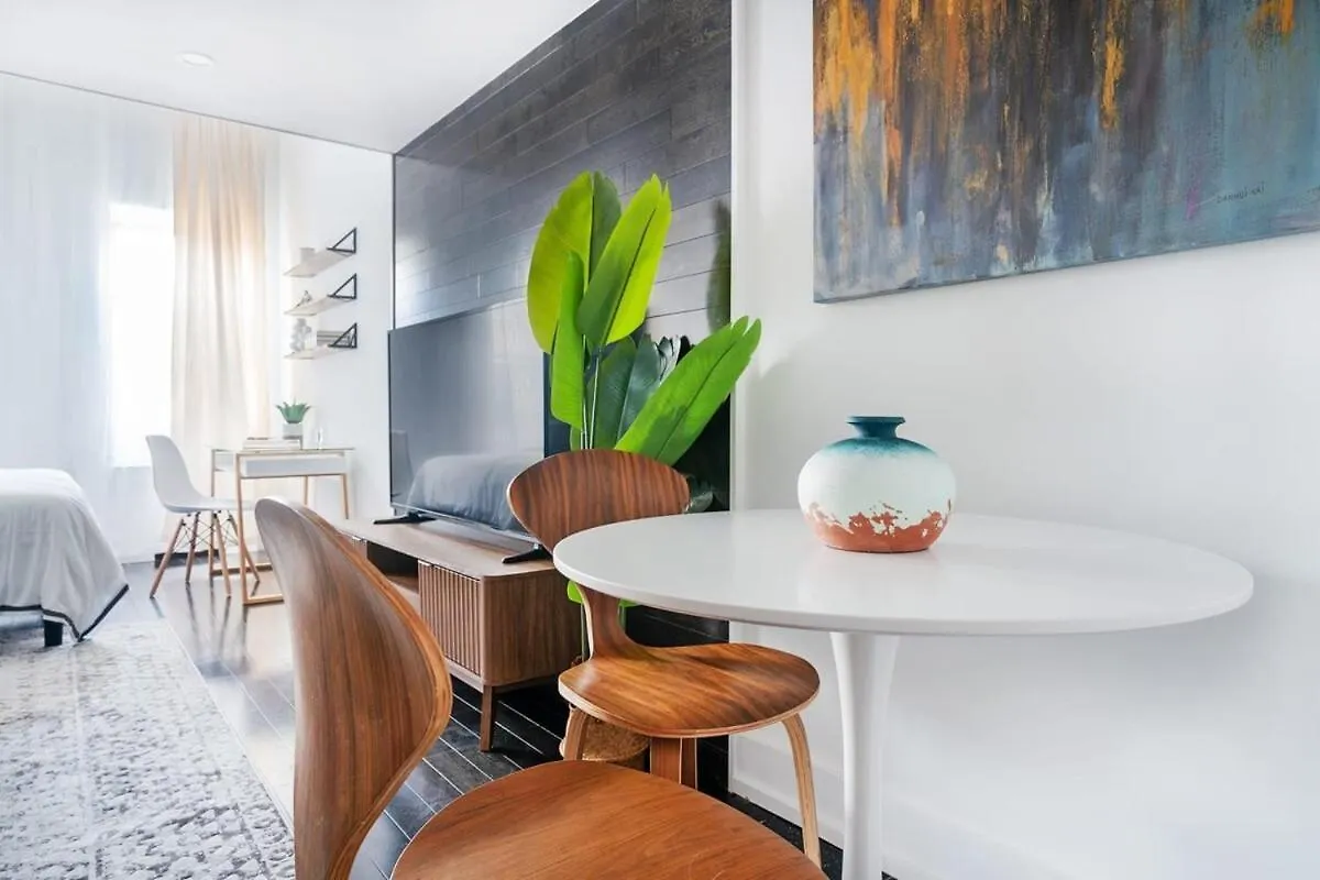 444-5C Newly Renovated Studio Midtown West W&D ニューヨーク